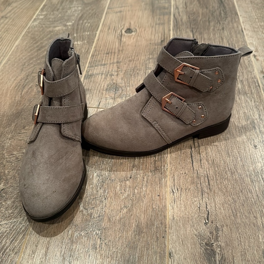 Old Navy Girl’s Heeled Grey Boots Size 2